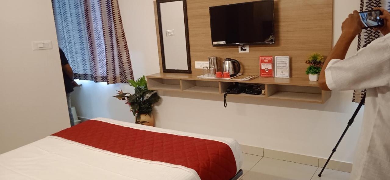 Octave Vels Grand Hotel Bangalore Extérieur photo