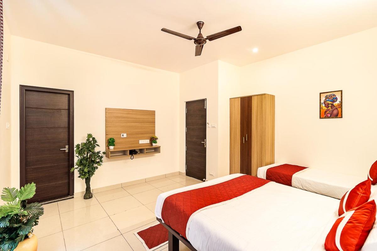 Octave Vels Grand Hotel Bangalore Extérieur photo