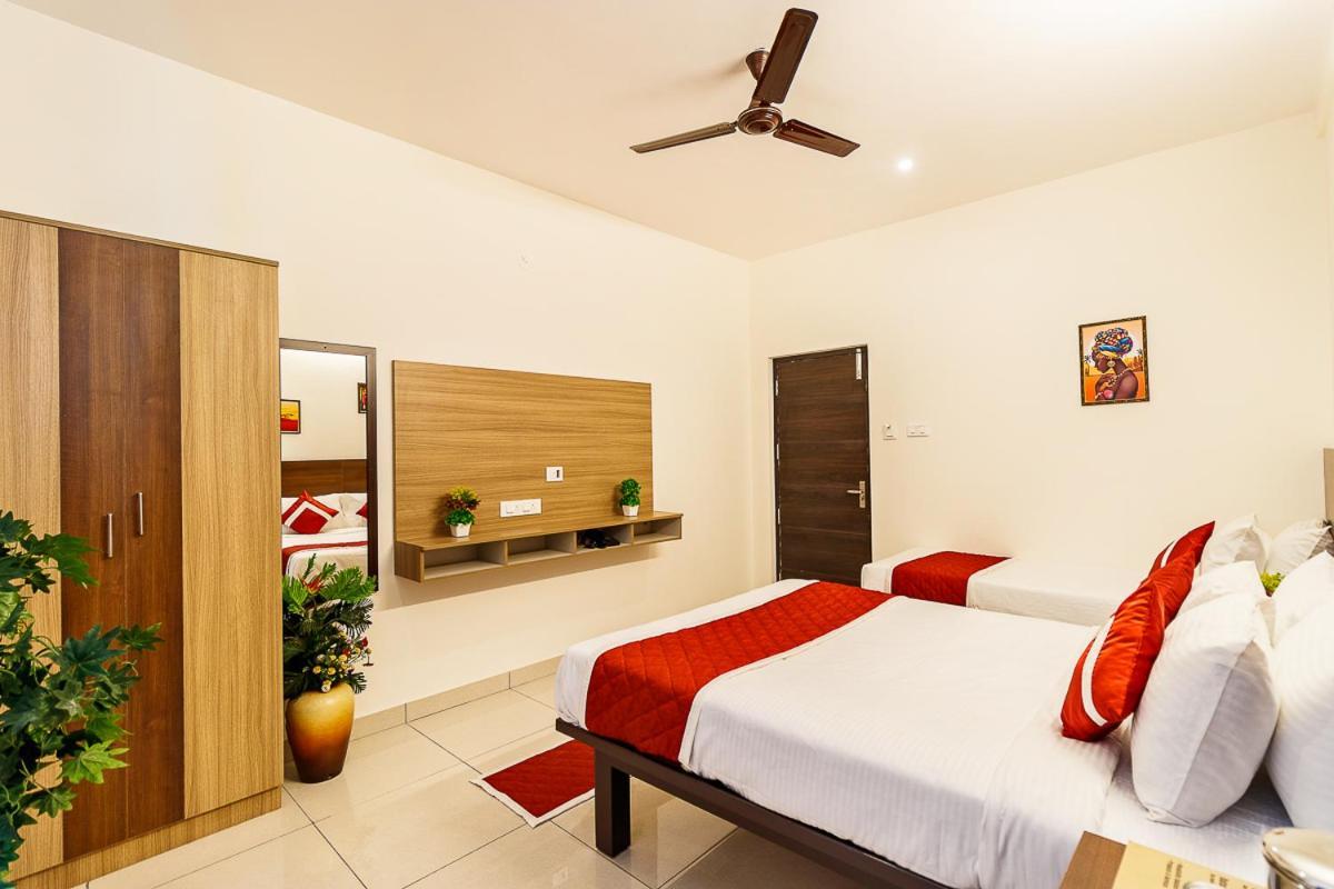 Octave Vels Grand Hotel Bangalore Extérieur photo