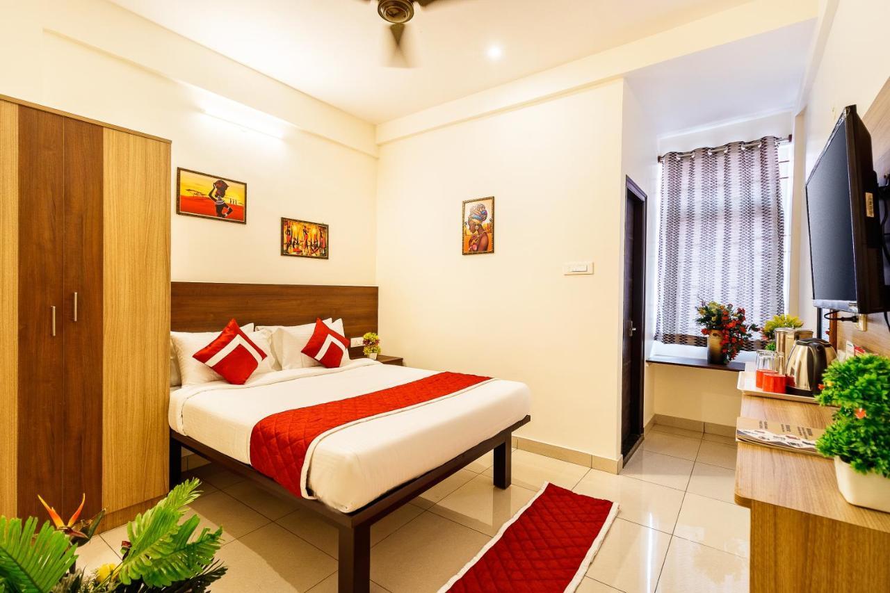 Octave Vels Grand Hotel Bangalore Extérieur photo