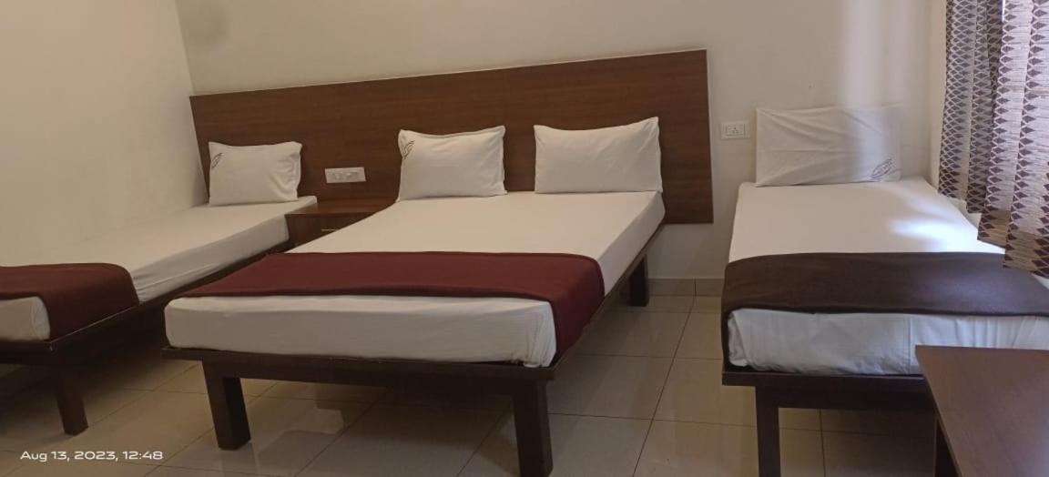 Octave Vels Grand Hotel Bangalore Extérieur photo