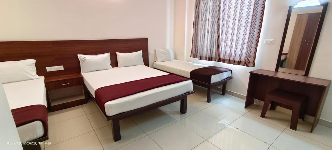 Octave Vels Grand Hotel Bangalore Extérieur photo